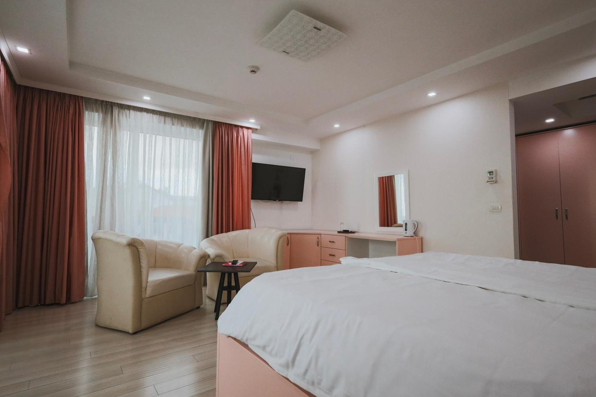 Mr.I Boutique Hotel & Bar Ohrid Esterno foto